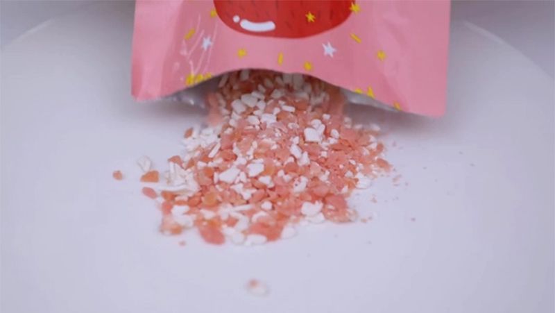 Goma de Mascar con Caramelos Explosivos
