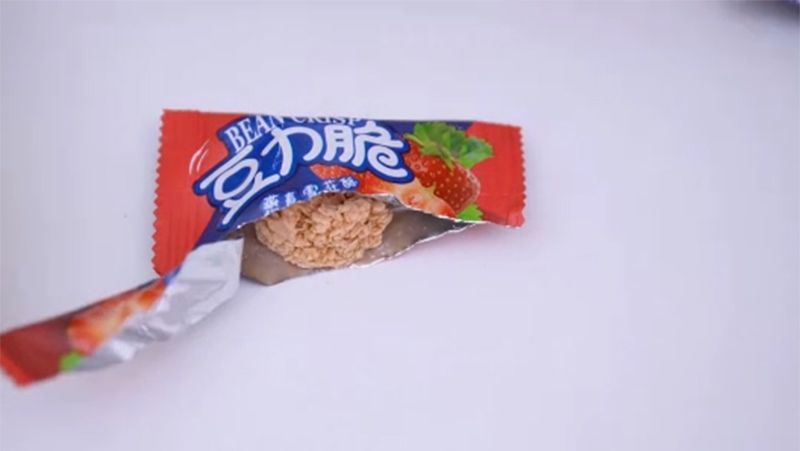 Barra de Cereal de Chocolate y Caramelos Explosivos